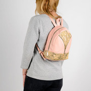 Городской стильный , кожаный рюкзак - для модных женских образов 
